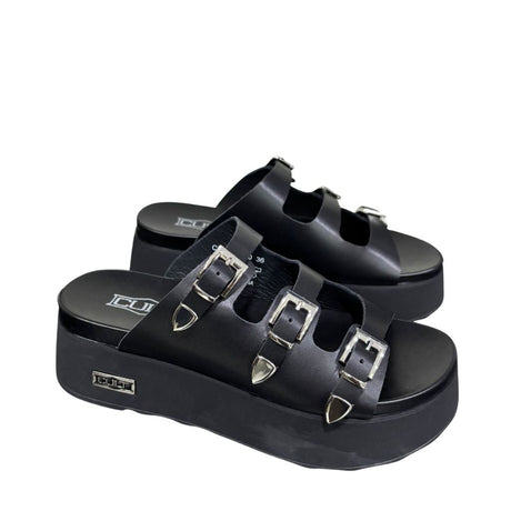 Sandalo platform in pelle nera con tre fasce e fibbie silver