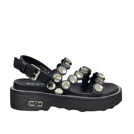 Sandalo platform Cult in pelle nera con fasce borchiate in metallo argentato.