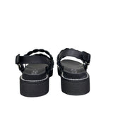 Sandalo platform Cult in pelle nera con fasce borchiate in metallo argentato.