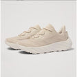 Sneakers da donna Ellesse Alba color beige e panna con tomaia in mesh e suede, suola spessa sagomata e lacci abbinati.