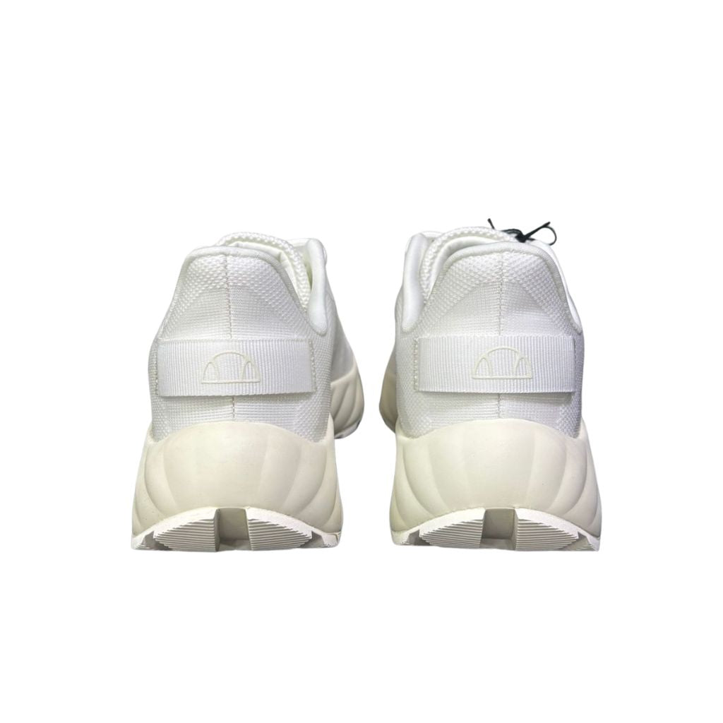 Sneakers da donna Ellesse Alba color bianco con tomaia in mesh, suola spessa sagomata e lacci abbinati.