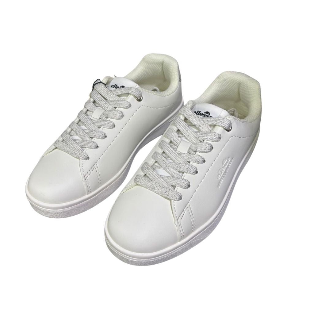 Sneakers bianche da donna Ellesse in pelle con inserti argento sul tallone, logo laterale.