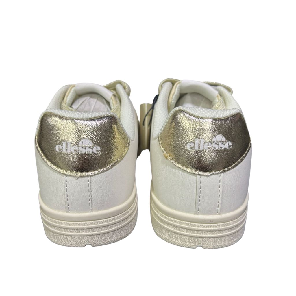 Sneakers bianche da donna Ellesse in pelle con inserti oro  sul tallone, logo laterale.