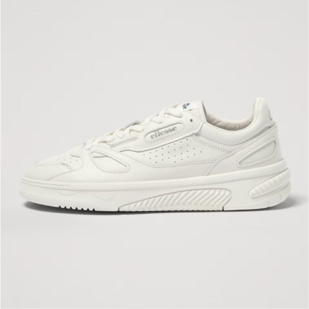Sneakers unisex Ellesse LS914 in pelle colore bianco con lacci coordinati e logo Ellesse sulla linguetta.
