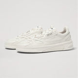 Sneakers unisex Ellesse LS914 in pelle colore bianco con lacci coordinati e logo Ellesse sulla linguetta.