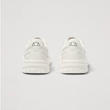 Sneakers unisex Ellesse LS914 in pelle colore bianco con lacci coordinati e logo Ellesse sulla linguetta.