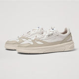 Sneakers unisex Ellesse LS914 in pelle e suede color beige con lacci coordinati e logo Ellesse sulla linguetta