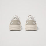 Sneakers unisex Ellesse LS914 in pelle e suede color beige con lacci coordinati e logo Ellesse sulla linguetta