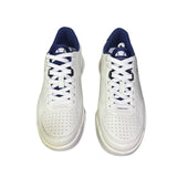 Sneakers basse Ellesse Mat in pelle bianca con inserti blu scuro sul tallone, logo Ellesse esteso sul lato e suola piatta in gomma.