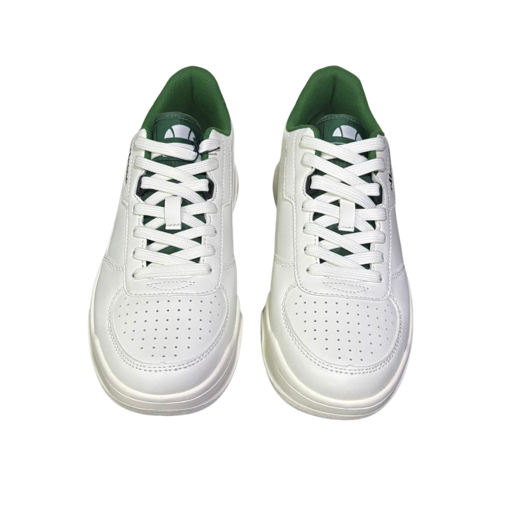 Sneakers basse Ellesse Mat in pelle bianca con inserti verdi, logo Ellesse esteso sul lato e suola piatta in gomma.