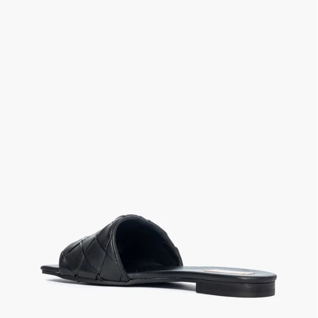 Ciabatta piatta da donna Gagliotta in pelle nera con fascia intrecciata