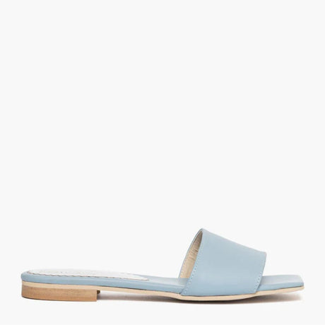 Ciabatta flat Gagliotta in pelle celeste, design minimal.