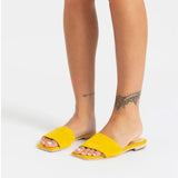 Ciabatta flat Gagliotta in camoscio giallo, design minimal, tacco basso 2 cm.