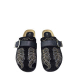 Mule Gagliotta in camoscio nero, ricamo botanico dorato, fascia pelle e maxi fibbia western, suola sughero 3 cm.