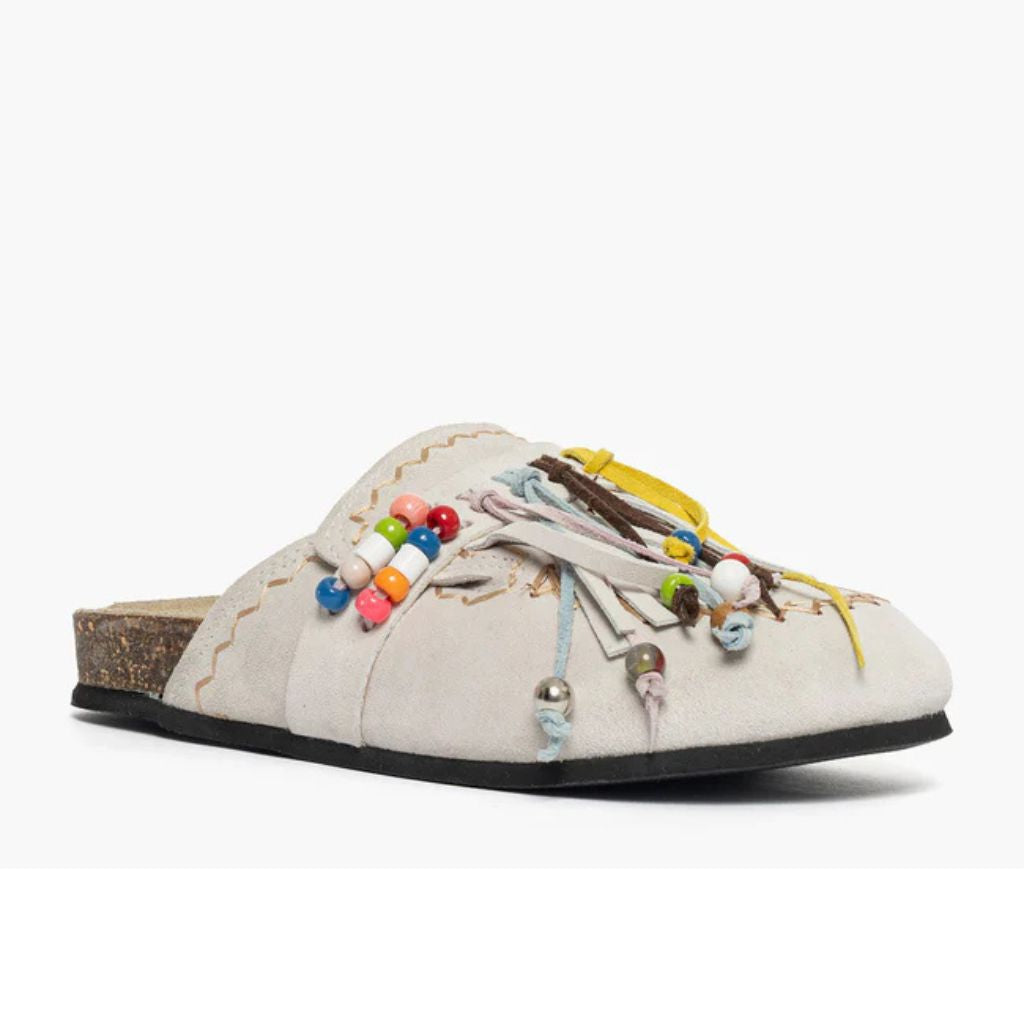 Mule Gagliotta in camoscio ghiaccio con frange, perline multicolor e laccetti colorati, suola sughero 4 cm.