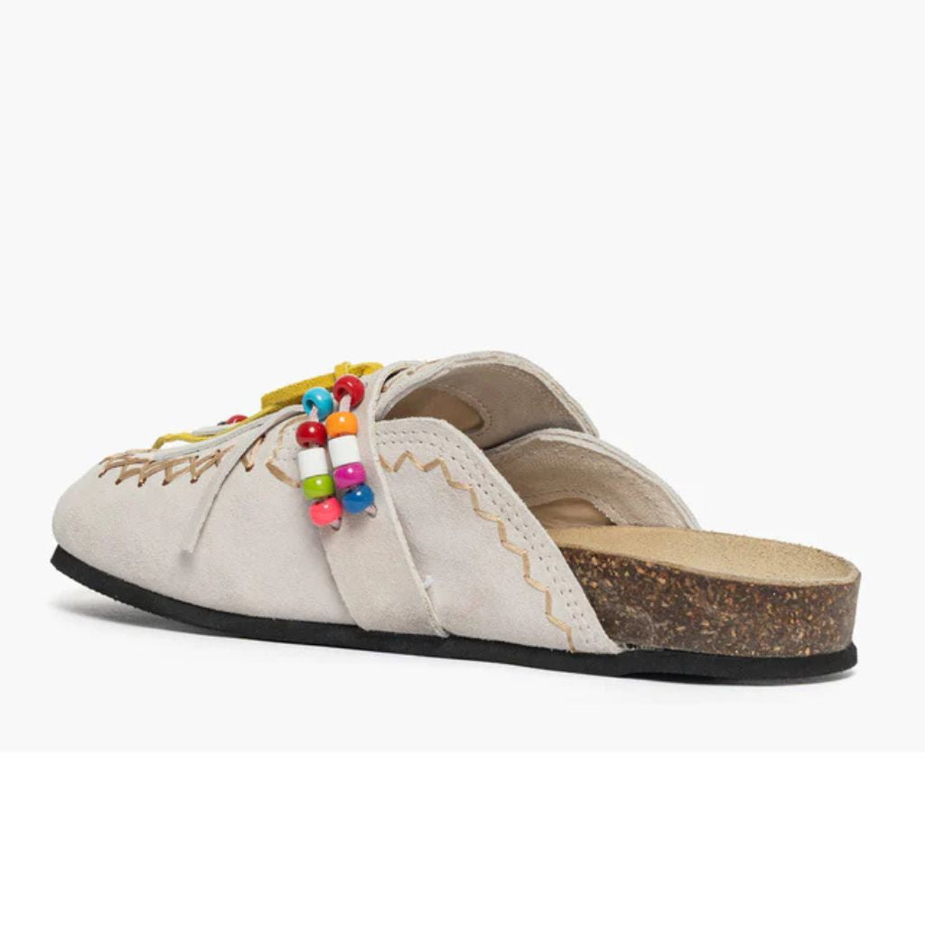 Mule Gagliotta in camoscio ghiaccio con frange, perline multicolor e laccetti colorati, suola sughero 4 cm.