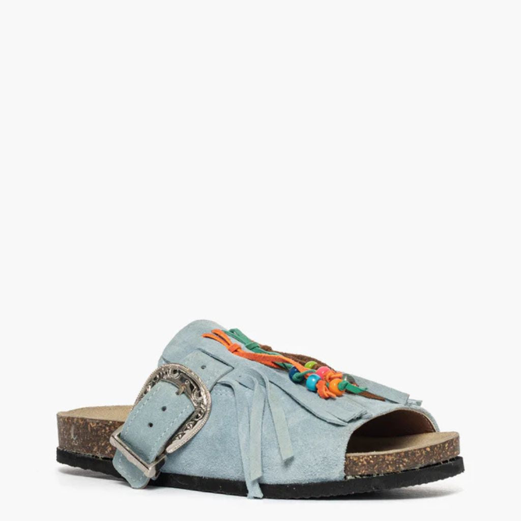 Sandalo open toe Gagliotta in camoscio celeste, maxi fibbia western e frange con perline colorate, suola sughero 4 cm.