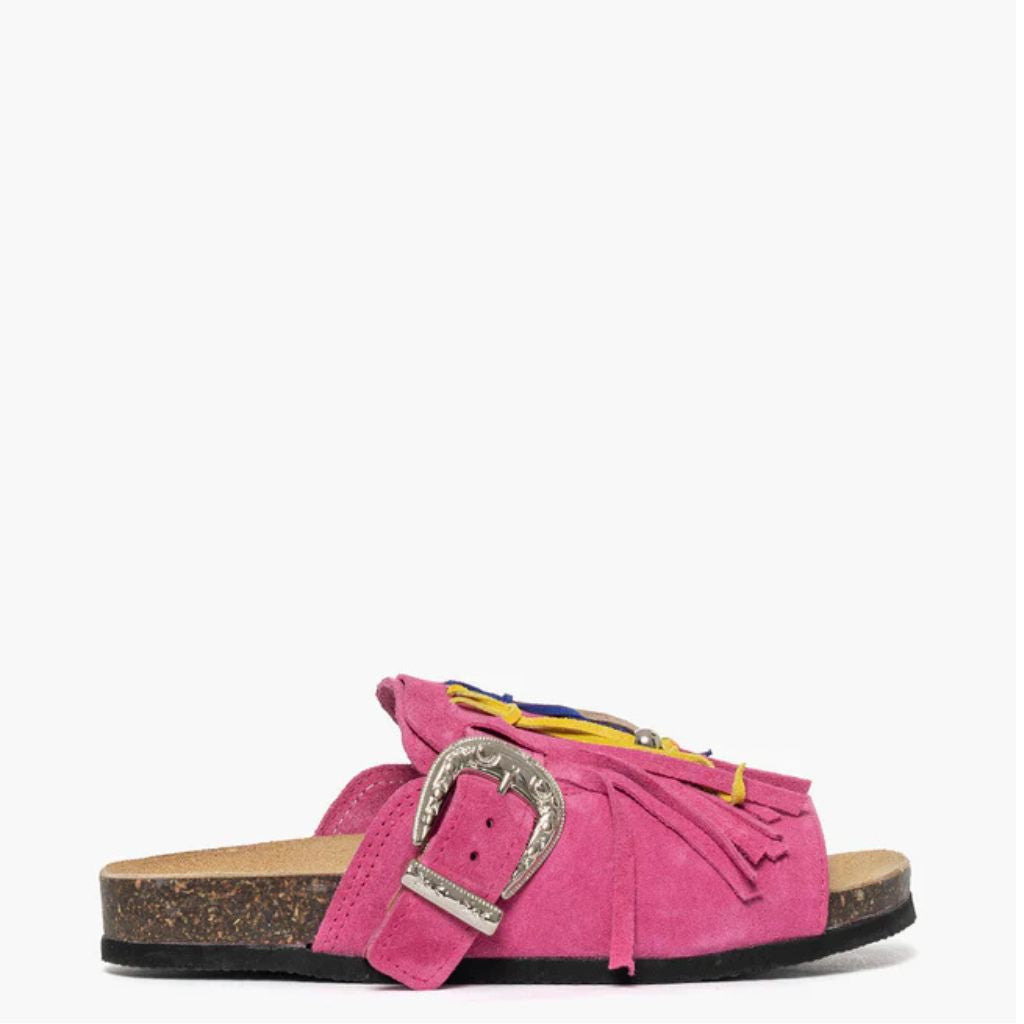 Sandalo open toe Gagliotta in camoscio fucsia, maxi fibbia western e frange con perline colorate, suola sughero 4 cm.