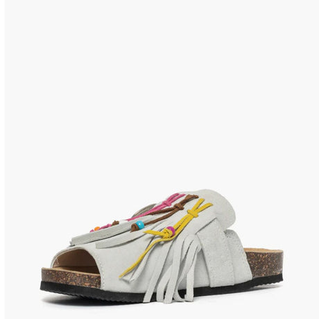 Sandalo open toe Gagliotta in camoscio ghiaccio, maxi fibbia western e frange con perline colorate, suola sughero 4 cm.