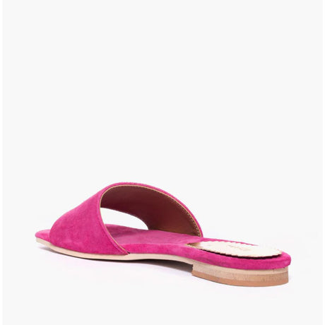Ciabatta flat Gagliotta in camoscio fucsia, design minimal, tacco basso 2 cm.