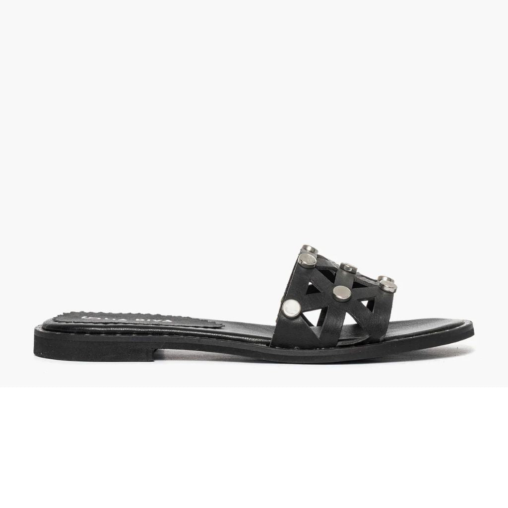 Ciabatta flat Gagliotta in pelle nera, fascia geometrica découpage con borchie argentate, tacco 3 cm.