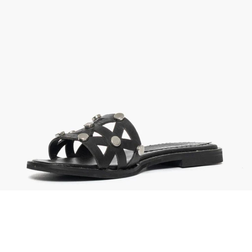 Ciabatta flat Gagliotta in pelle nera, fascia geometrica découpage con borchie argentate, tacco 3 cm.