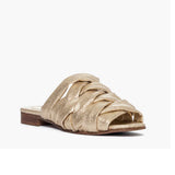 Ciabatta flat Gagliotta in pelle satinata oro, tomaia a strisce intrecciate effetto craquelé.