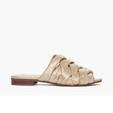 Ciabatta flat Gagliotta in pelle satinata oro, tomaia a strisce intrecciate effetto craquelé.