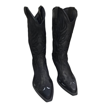 Stivali camperos in pelle nera con ricamo tono su tono e inserti laminati