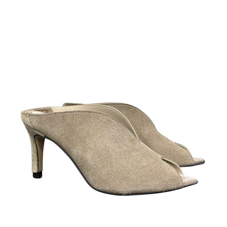 Sabot mule in camoscio taupe con tacco a spillo 8 cm e scollatura a V