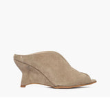 Sabot mule in camoscio taupe con zeppa concava 8 cm e scollatura a V