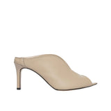 Sabot mule in pelle beige con tacco a spillo 8 cm e scollatura a V