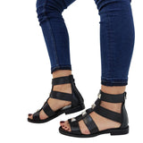 Sandalo gladiator Gagliotta in pelle nera, borchie piramidali argentate, chiusura zip.