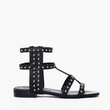 Sandalo gladiator Gagliotta in pelle nera, micro borchie argentate a griglia, chiusura zip.