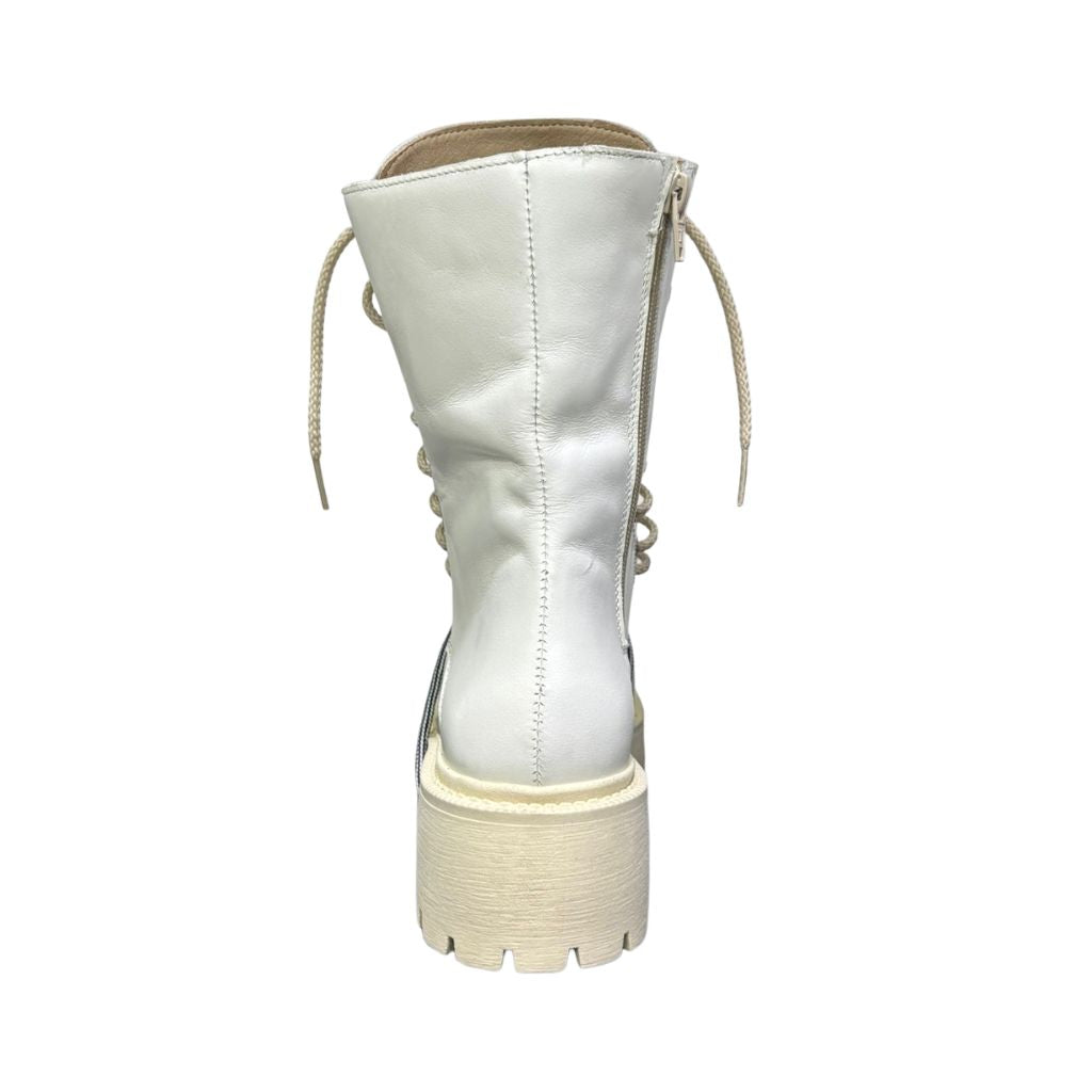 Stivale combat Gagliotta bianco liscio in pelle con lacci, corda bicolore bianco e nera e suola carrarmato.