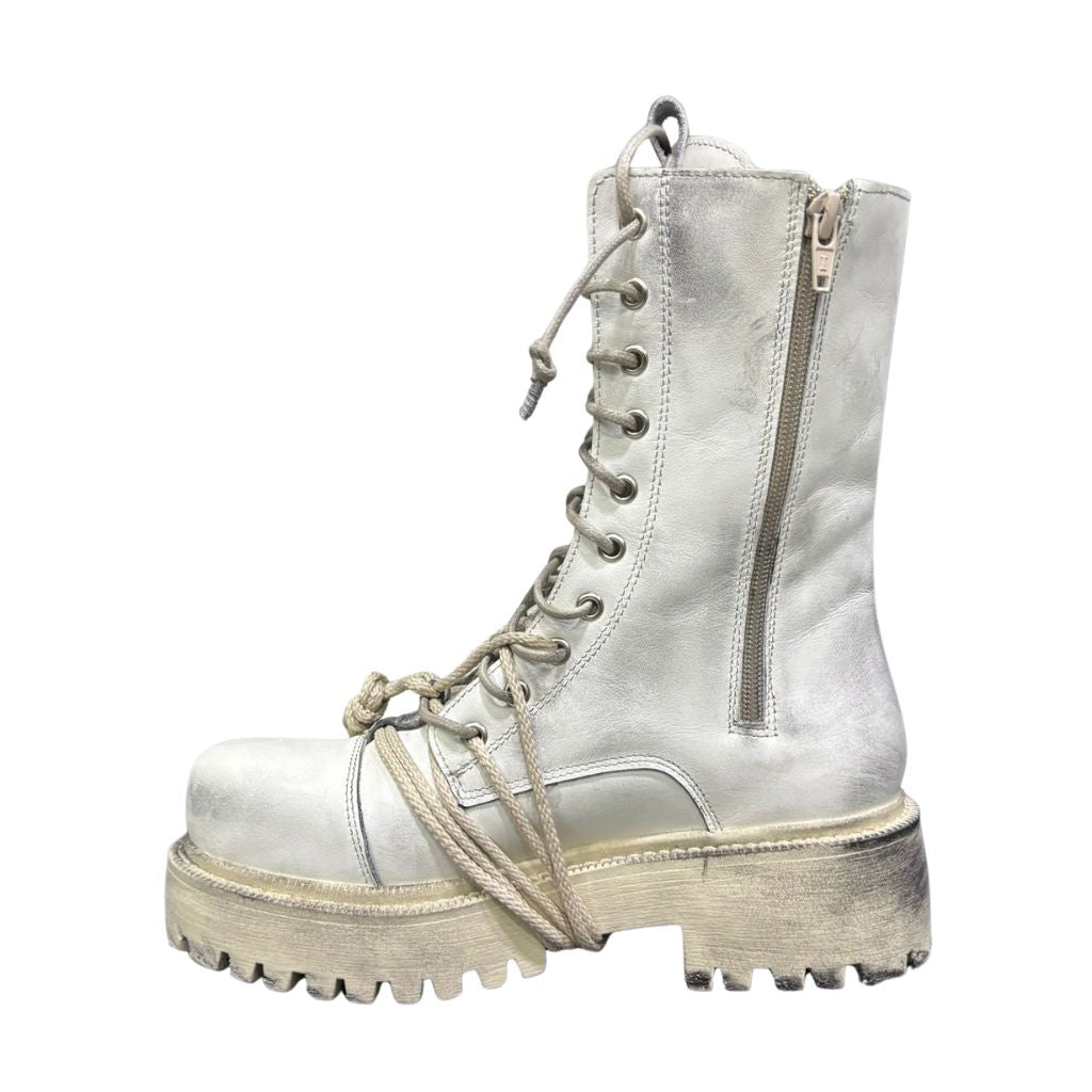 Stivale combat Gagliotta bianco vintage in pelle con lacci, corda intrecciata e suola carrarmato.