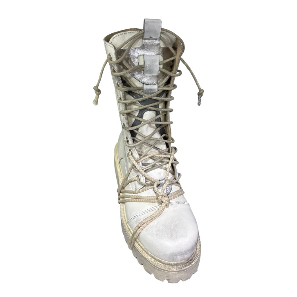 Stivale combat Gagliotta bianco vintage in pelle con lacci, corda intrecciata e suola carrarmato.