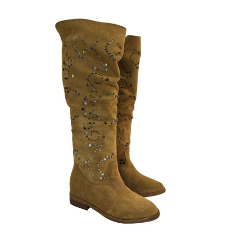 Stivale over-the-knee in camoscio cuoio con traforazione floreale geometrica