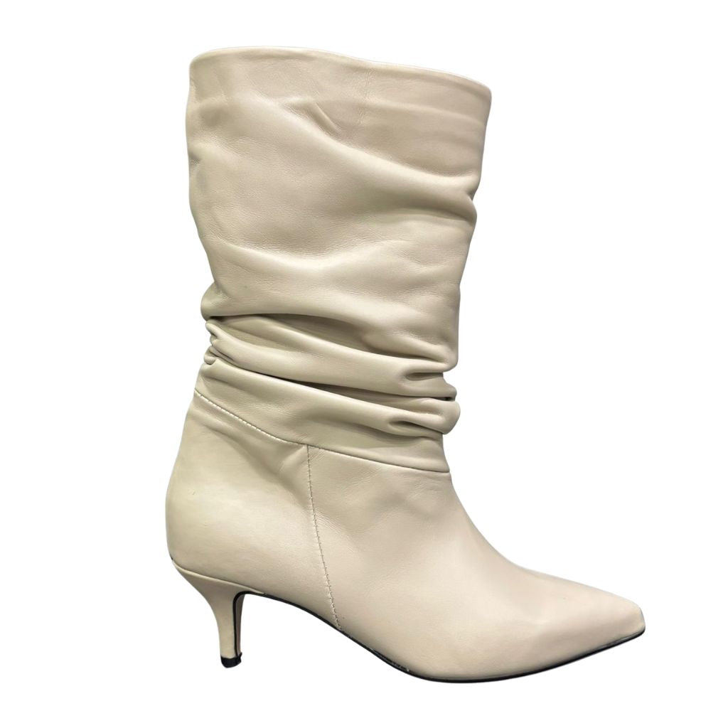 Stivali in pelle beige con tacco 6 cm