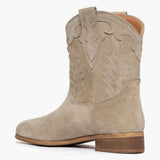 Stivali camperos in camoscio beige con ricamo