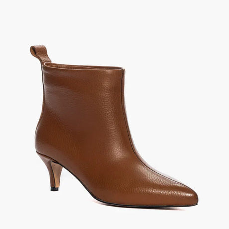 Tronchetto in pelle cuoio con tacco a rocchetto e punta affusolata