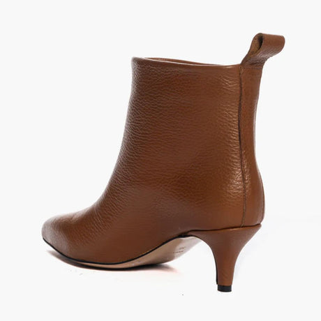 Tronchetto in pelle cuoio con tacco a rocchetto e punta affusolata