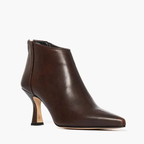 Tronchetto in pelle marrone Gagliotta Love1 con tacco a fiamma da 8 cm, punta squadrata e zip posteriore.