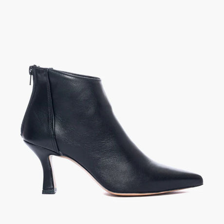 Tronchetto nero in pelle Gagliotta Love1 con tacco a fiamma da 8 cm, punta appuntita e zip posteriore.