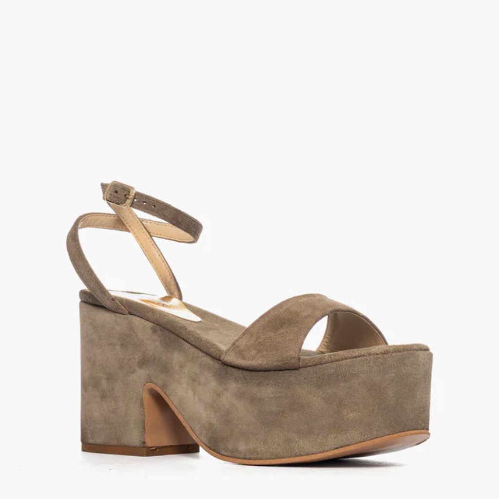 Sandalo Gagliotta in camoscio color taupe con zeppa alta 10.5 cm