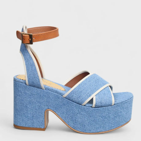 Sandalo con tacco largo plateau 9 cm Gagliotta in denim azzurro, fasce incrociate bordino bianco e cinturino cuoio.