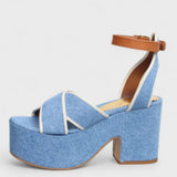 Sandalo con tacco largo plateau 9 cm Gagliotta in denim azzurro, fasce incrociate bordino bianco e cinturino cuoio.