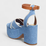 Sandalo con tacco largo plateau 9 cm Gagliotta in denim azzurro, fasce incrociate bordino bianco e cinturino cuoio.