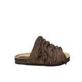 Ciabatta comfort Gagliotta modello Roberta in camoscio marrone con fascia ricoperta di frange annodate e suola alta 3 cm.