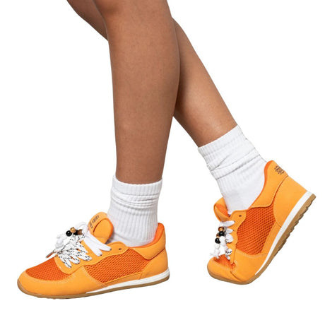 Sneakers Gioselin LOW arancione con tomaia in mesh, lacci trekking decorativi e suola gum